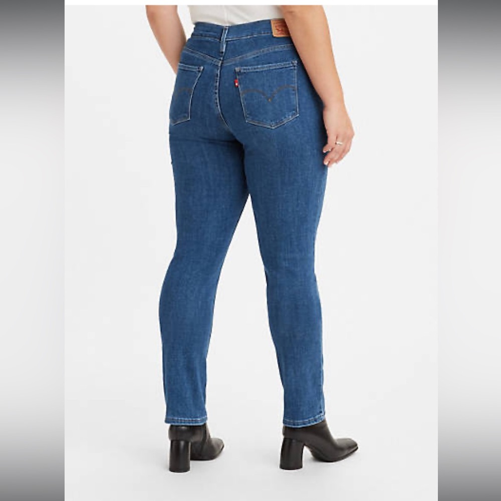 Levi’s 312 Shaping Slim Fit Women’s Jeans Size 26